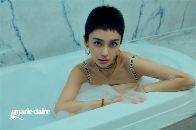 Angelababy gây sốc khi để tóc tomboy, tạo dáng sexy trong bồn tắm