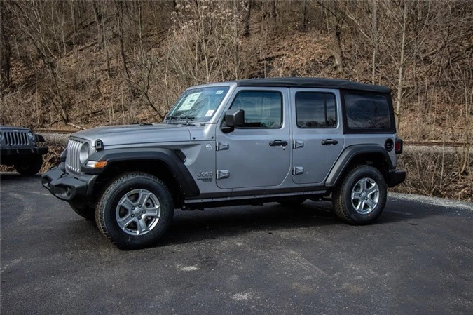 6. Jeep Wrangler (doanh số: 20.168 chiếc).