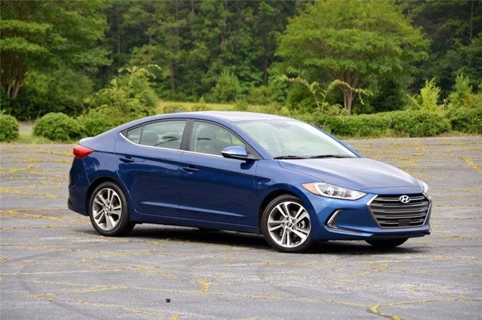 7. Hyundai Elantra (doanh số: 15.475 chiếc).