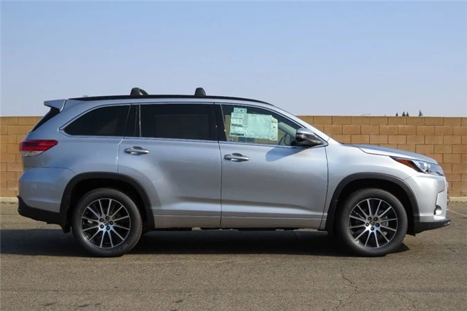 7. Toyota Highlander (doanh số: 23.300 chiếc).