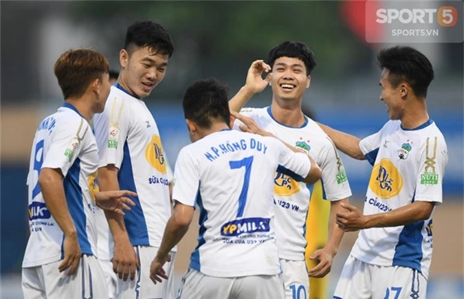 HLV Nguyễn Thành Vinh: Khác biệt của CLB Hà Nội chính là con người, Quang Hải chưa nên ra nước ngoài thi đấu lúc này - Ảnh 5. HLV Nguyễn Thành Vinh: Khác biệt của CLB Hà Nội chính là con người, Quang Hải chưa nên ra nước ngoài thi đấu lúc này - Ảnh 5.