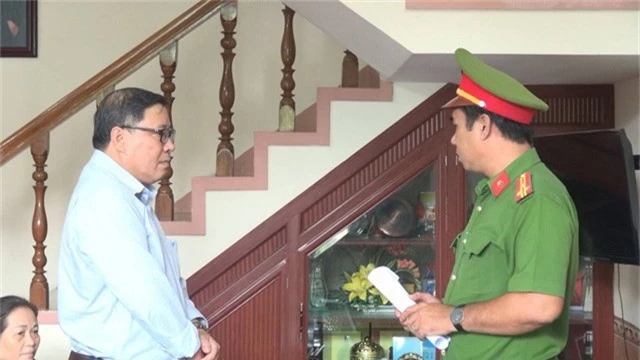 Cơ quan cảnh sát điều tra thực hiện lệnh bắt tạm giam đối với ông Nguyễn Tài