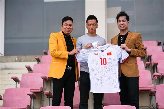 Văn Quyết muốn dùng tiền thưởng ASIAD tặng đội tuyển nữ