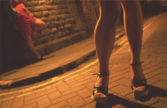 Bị đánh chết khi hỏi mua dâm ở quán karaoke