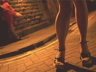 Bị đánh chết khi hỏi mua dâm ở quán karaoke