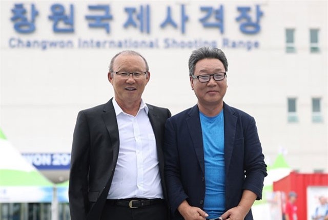 HLV Park Hang-seo khích lệ đội bắn súng Việt Nam thi đấu ở Hàn Quốc