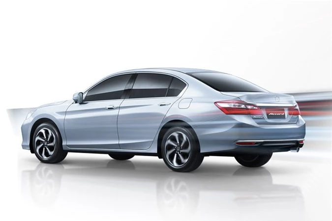 8. Honda Accord (doanh số: 30 chiếc).