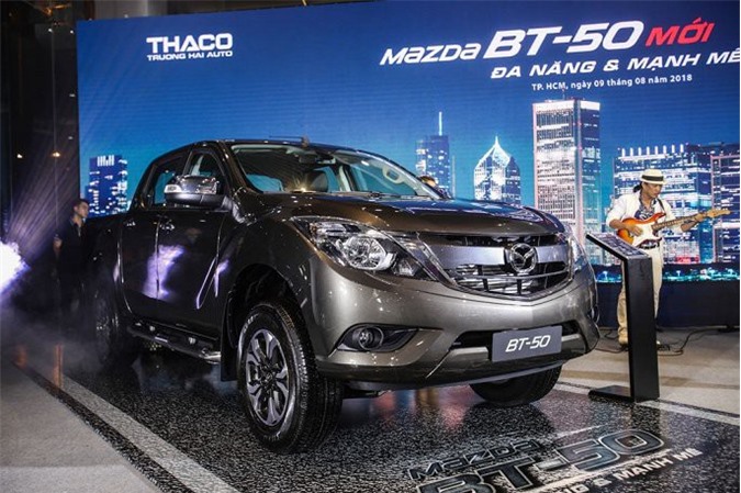 Ô tô nhập khẩu ồ ạt về Việt Nam 'nhấn chìm' doanh số xe trong nước