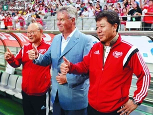 Báo Hàn Quốc chỉ ra một thứ mà HLV Park Hang-seo có nhưng Guus Hiddink thì không