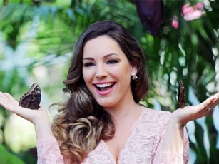 Kelly Brook 'mở ra' thời đại tôn vinh phụ nữ có vóc dáng tròn trịa