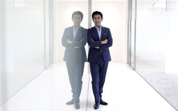 Trở thành tỷ phú đôla nhờ thuyết phục Ronaldo, Madonna làm gương mặt đại diện