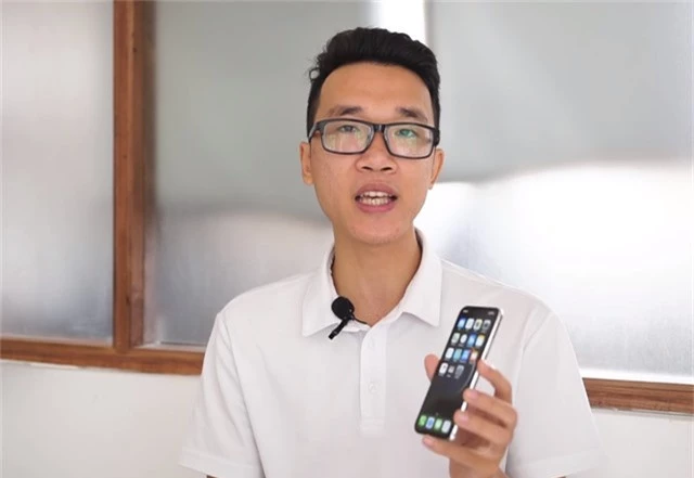 Vinh Vật Vờ - một reviewer nổi tiếng trong làng di động tại Việt Nam, đánh giá bộ 3 iPhone mới sẽ khiến các đối thủ cạnh tranh của Apple đau đầu về mức giá.