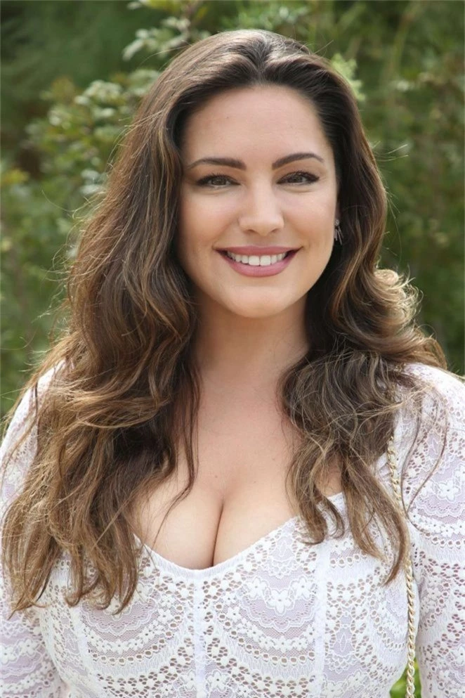 Kelly Brook \'mở ra\' thời đại tôn vinh phụ nữ có vóc dáng tròn trịa