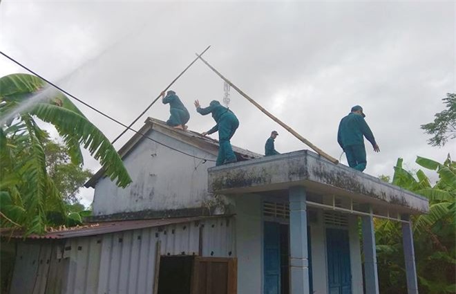 Hơn 200 người diễn tập ứng phó với bão lũ tại Quảng Trị