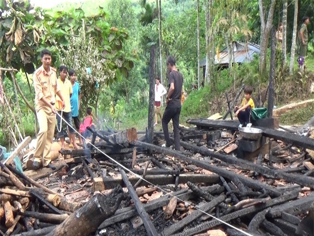 Mâu thuẫn với vợ, chồng châm lửa đốt nhà