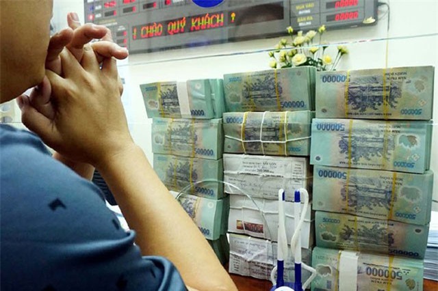 Ngân hàng đồng loạt tăng mạnh lãi suất: Lo biến động cuối năm