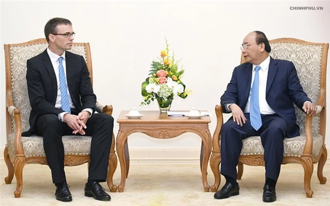 Thủ tướng Nguyễn Xuân Phúc và Bộ trưởng Ngoại giao Estonia Sven Mikser. Ảnh: VGP.