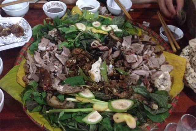 Cô dâu sốc, đòi ly hôn vì nhà trai chuẩn bị tiệc cưới bằng... thịt chó