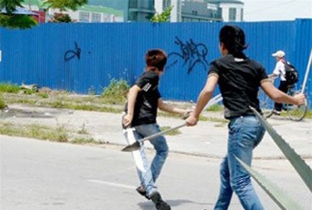 Hai thanh niên ẩu đả sau va chạm giao thông, 1 người bị đâm trọng thương