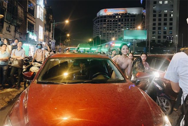 "Quỳnh búp bê" vừa trở lại sóng quốc gia, "My sói" khoe xế hộp tiền tỷ mới tậu