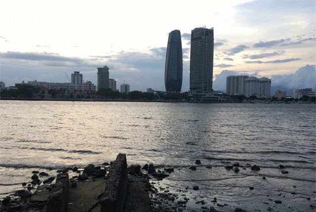 Tá hỏa phát hiện thi thể nam thanh niên nổi trên sông Hàn