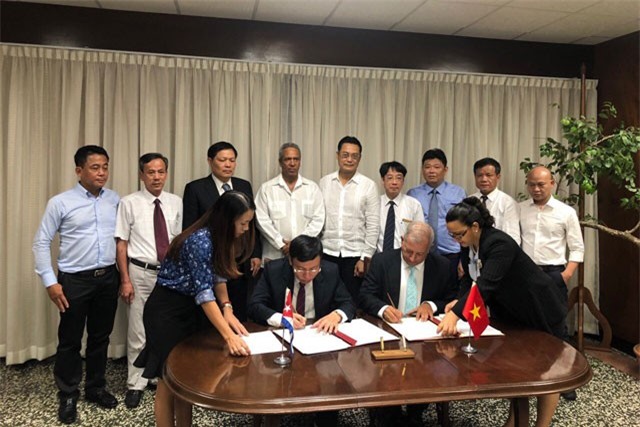 Hoàn thành bàn giao 5.000 tấn gạo tặng nhân dân Cuba