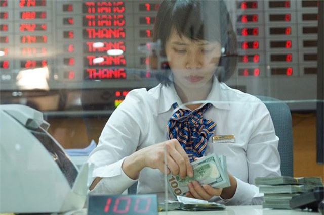 Lãi suất và tỷ giá giảm mạnh trên liên ngân hàng