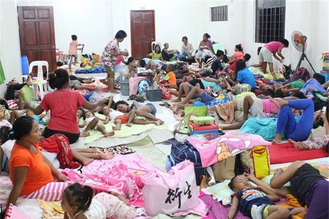 Chính quyền Philippines đã sơ tán hơn 9.000 người tới các trại trú ẩn tạm thời, đồng thời cảnh báo 5,2 triệu người sống ở những khu vực nằm trên đường đi của bão Mangkhut ở trong nhà để giữ an toàn. (Nguồn: Reuters)