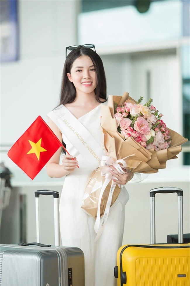 Hoa khôi Thúy Vi mang 145kg hành lý lên đường chinh chiến tại Hoa hậu Châu Á Thái Bình Dương  - Ảnh 4.