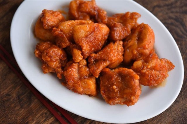 Gà chiên giòn xốt cay thơm ngon tới miếng cuối cùng