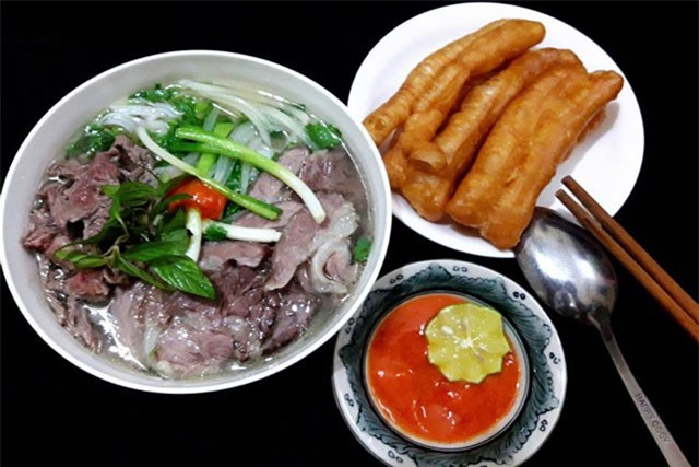 BẢN TIN TÀI CHÍNH-KINH DOANH: Thạc sĩ kiếm 6,8 tỷ đồng/ngày nhờ bán phở, xuất khẩu gạo tăng gần 30%