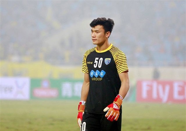 Bị Nam Định "xé lưới", Bùi Tiến Dũng nói trọng tài phá hỏng trận đấu!