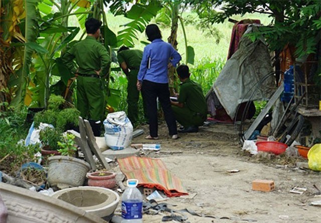 Truy tìm kẻ dìm người phụ nữ lõa thể vào phuy nước