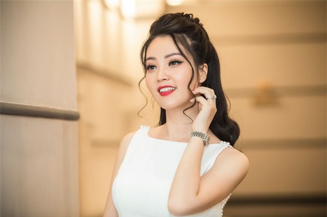 Á hậu Thụy Vân phát biểu cực sốc về chuyện Hoa hậu bán dâm