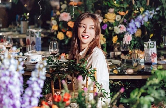 Triệu Vy đẹp như nữ thần khi dự lễ cưới thiên kim nhà giàu Trung Quốc