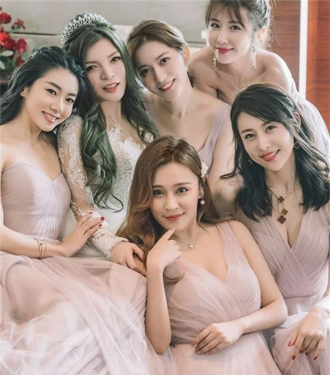 Trieu Vy xinh dep khi du le cuoi thien kim nha giau Trung Quoc hinh anh 7