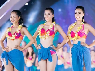 Dù mới 18 tuổi, Hoa Hậu Trần Tiểu Vy vẫn diện bikini vô cùng nóng bỏng