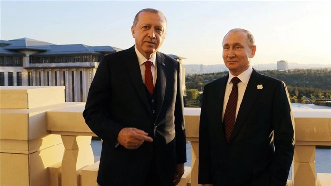  Tổng thống Vladimir Putin (phải) và người đồng nhiệm Recep Tayyip Erdogan 