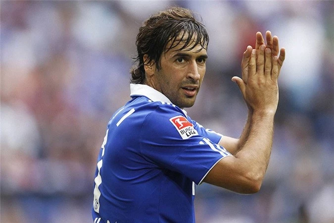 4. Raul Gonzalez (Real Madrid, Schalke 04, 142 trận).