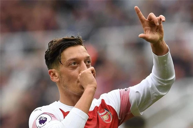 Tiền vệ: Mesut Ozil (Arsenal).