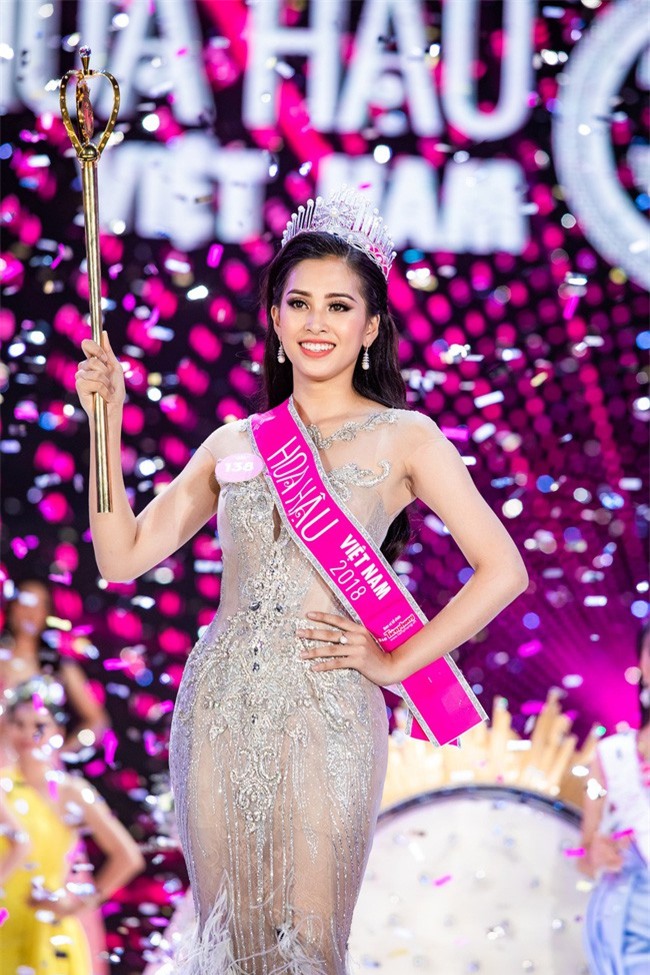 Vừa đăng quang, cư dân mạng đã đặt nghi án Tân Hoa hậu Việt Nam 2018 Trần Tiểu Vy có bạn trai?