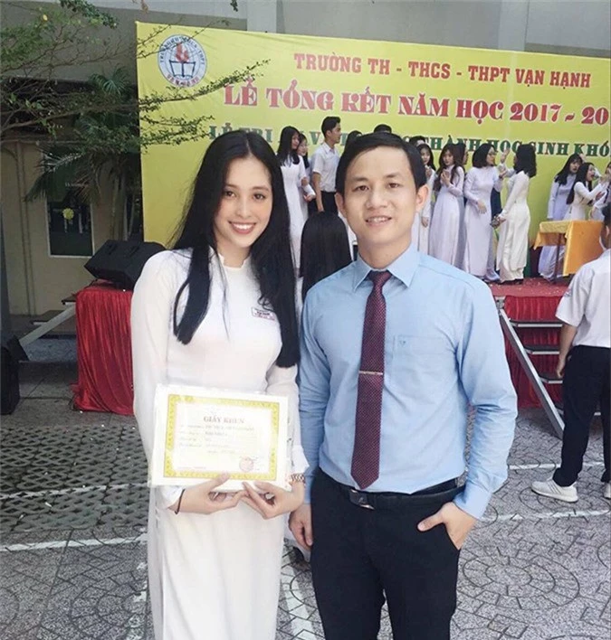 Tiểu Vy sinh năm 2000 tại Quảng Nam. Cô đến với cuộc thi Hoa hậu Việt Nam 2018 khi vừa mớitốt nghiệp PTTH Vạn Hạnh.
