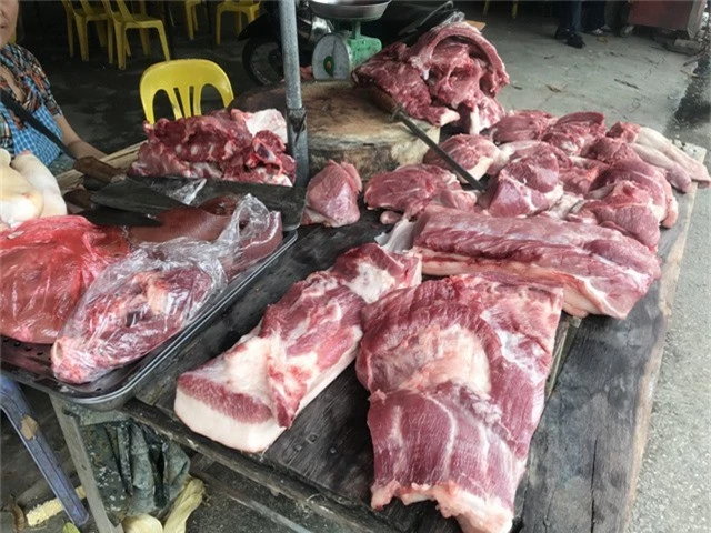 Thịt lợn bán lẻ cách đây 3 tháng chỉ 70.000 - 80.000 đồng/kg ba chỉ. Nhưng hiện nay đã là 110.000 đồng/kg