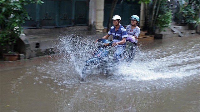 Dự báo thời tiết 17/9: Bão Mangkhut suy yếu, Hà Nội giảm 6 độ
