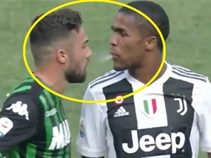 Clip: Sao Juve ‘phun châu, nhả ngọc’ vào mặt đối thủ