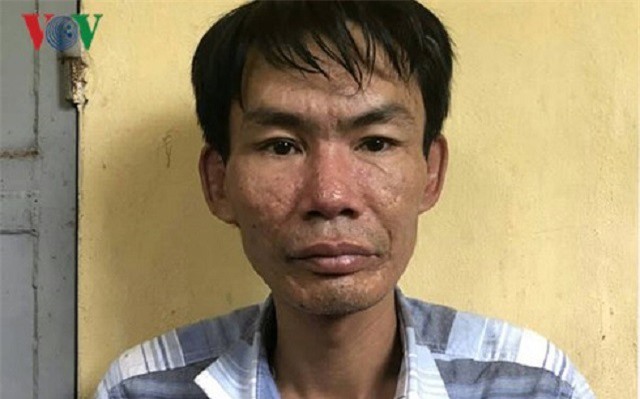 Khởi tố đối tượng mang 6 tiền án cầm dao đuổi đánh công an