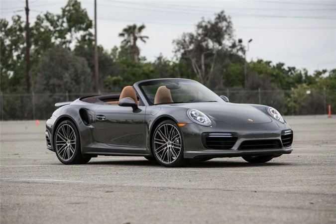 6. Porsche 911 Turbo S (PDK) AWD Cabriolet 2018 (giá: 203.000 USD).