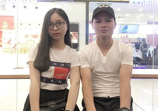 Bạn gái các tuyển thủ U23 Việt Nam bị "ném đá" vì ứng xử kém duyên