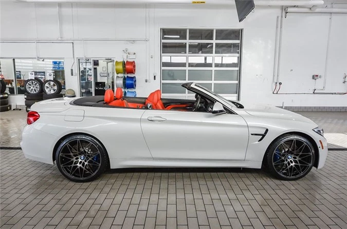 9. BMW M4 Convertible 2018 (giá: 77.200 USD).