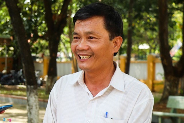 Thầy hiệu trưởng nói gì về thành tích học tập của tân Hoa hậu Trần Tiểu Vy?